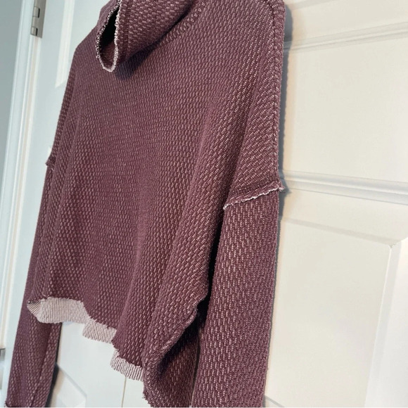 OUT FROM UNDER Camino Thermal Cropped Cutoff Turtleneck Shirt Top Size Medium - Picture 5 of 8